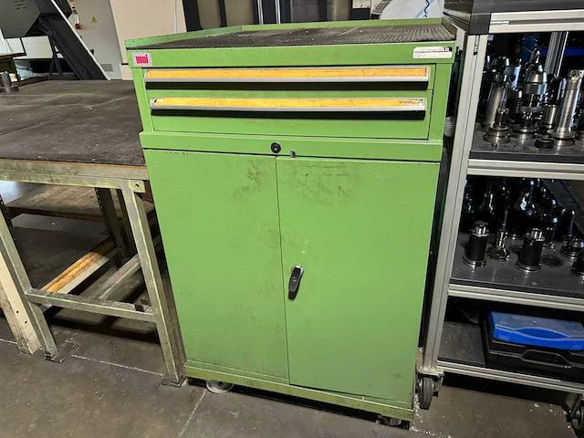 Huni ladenkast met machinegereedschappen - afbeelding 1 van  11