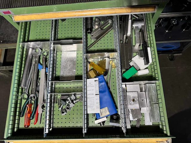 Huni ladenkast met machinegereedschappen - afbeelding 7 van  11