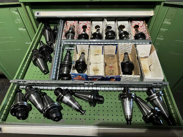 Huni ladenkast met machinegereedschappen - afbeelding 10 van  11