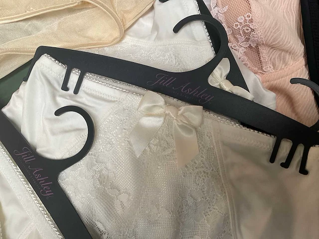 Hunkemoller & jill ashley lingerie (180x) - afbeelding 15 van  21