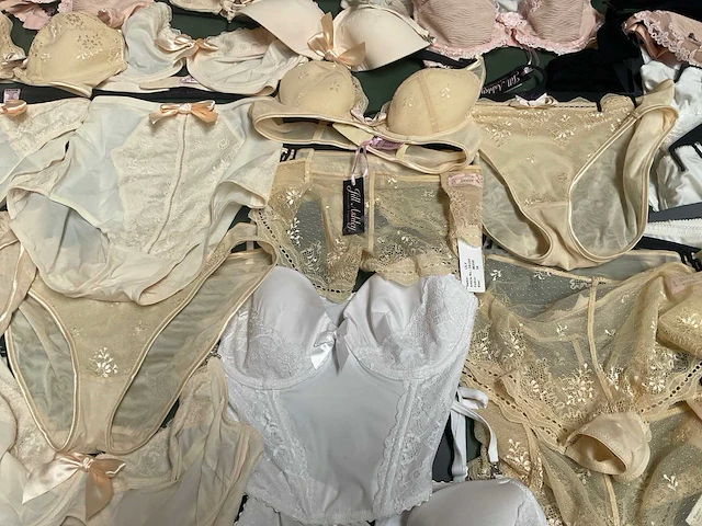 Hunkemoller & jill ashley lingerie (180x) - afbeelding 21 van  21