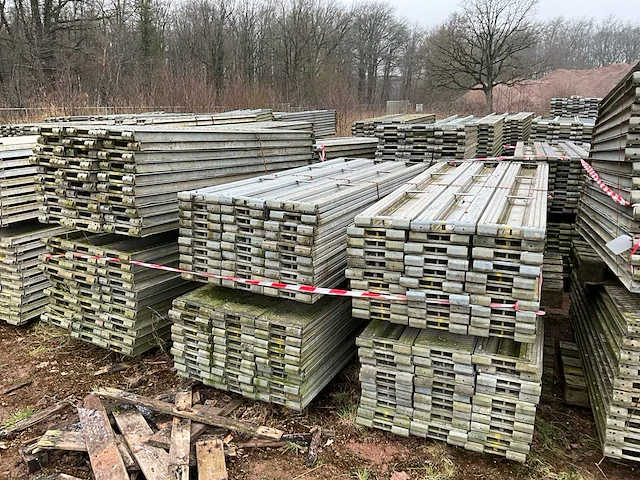 Hünnebeck bosta stalen vloerdeel (550x) - afbeelding 1 van  6