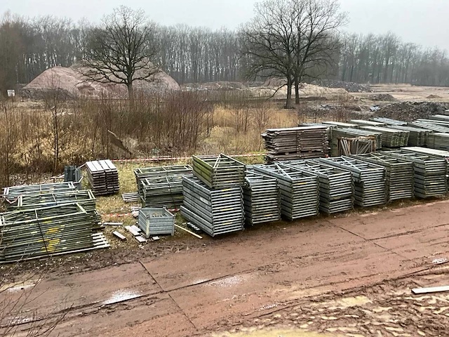 Hünnebeck bosta steiger - afbeelding 1 van  17