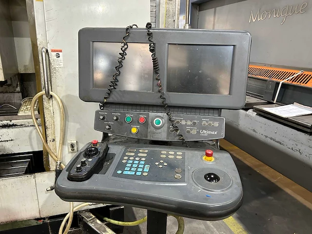 Hurco - bmc 4020 - cnc machining center - afbeelding 9 van  13