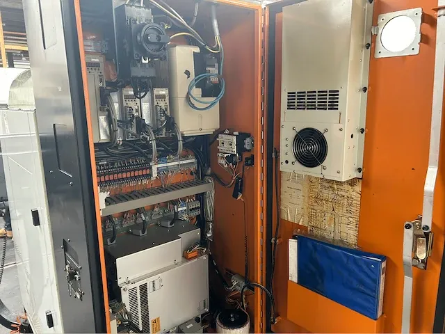 Hurco - vm-1 - cnc bewerkingscentra - afbeelding 16 van  16