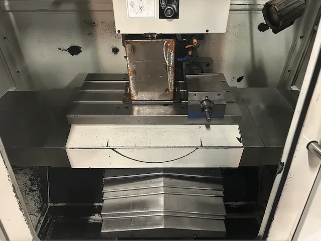 Hurco - vm-10 - cnc bewerkingscentra - afbeelding 20 van  22