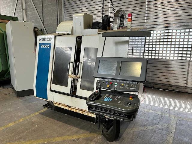 Hurco - vmx-30 - cnc milling machines - 2001 - afbeelding 4 van  10