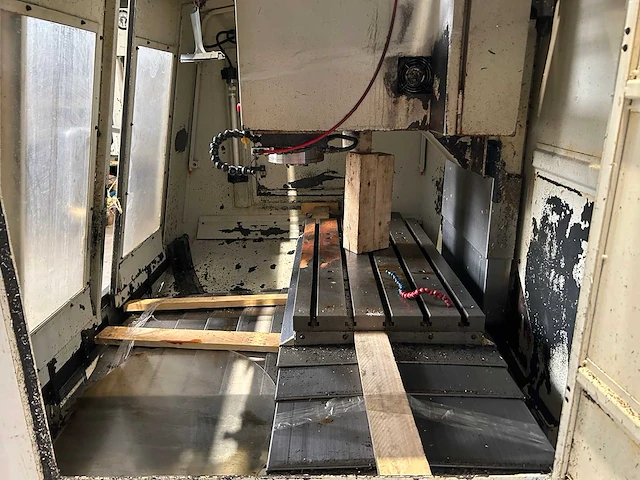 Hurco - vmx-30 - cnc milling machines - 2001 - afbeelding 6 van  10