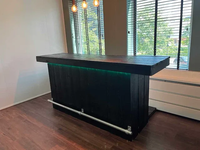 Husky - verlichte bar met barkoelkast en bartafel - afbeelding 14 van  23