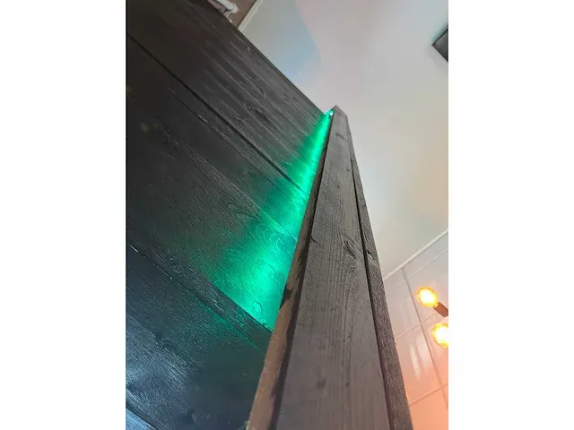 Husky - verlichte bar met barkoelkast en bartafel - afbeelding 6 van  23