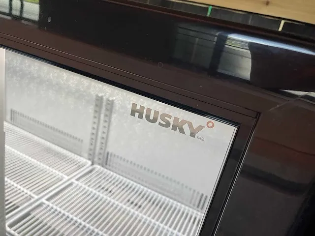 Husky - verlichte bar met barkoelkast en bartafel - afbeelding 8 van  23