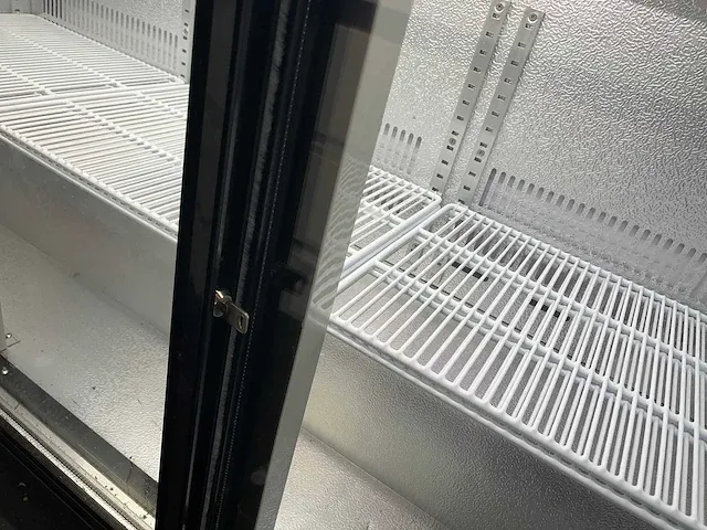 Husky - verlichte bar met barkoelkast en bartafel - afbeelding 9 van  23
