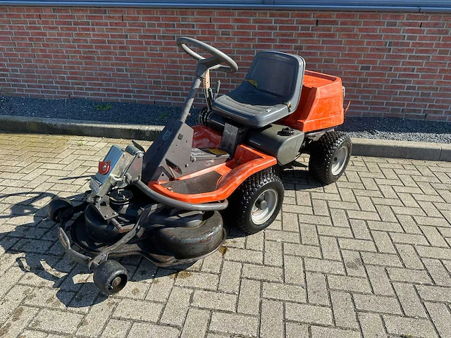 Husqvarna - rider 11 - zitmaaier - afbeelding 1 van  6