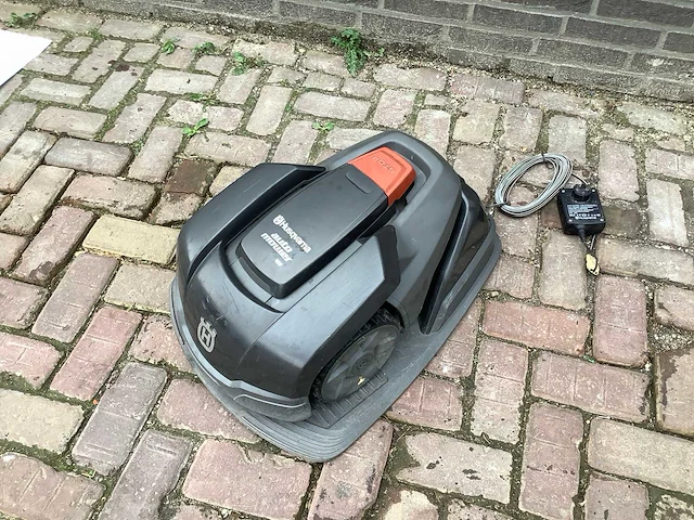 Husqvarna 105 robotmaaier - afbeelding 1 van  4
