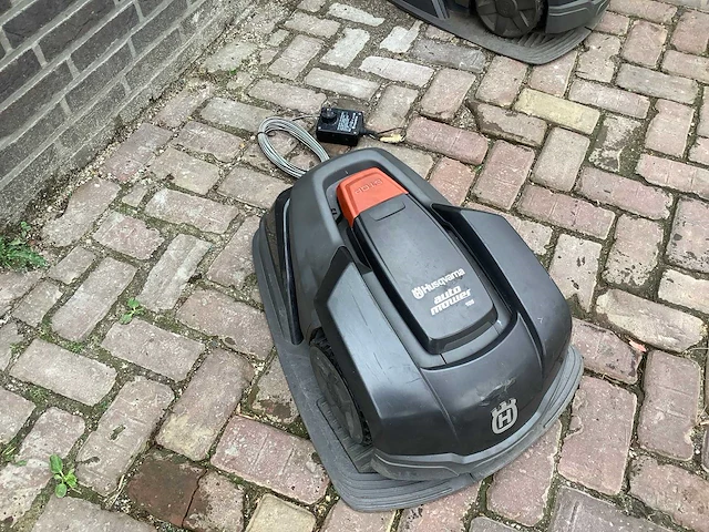 Husqvarna 105 robotmaaier - afbeelding 2 van  4