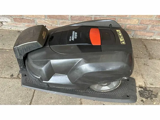 Husqvarna 220ac robotmaaier - afbeelding 1 van  5