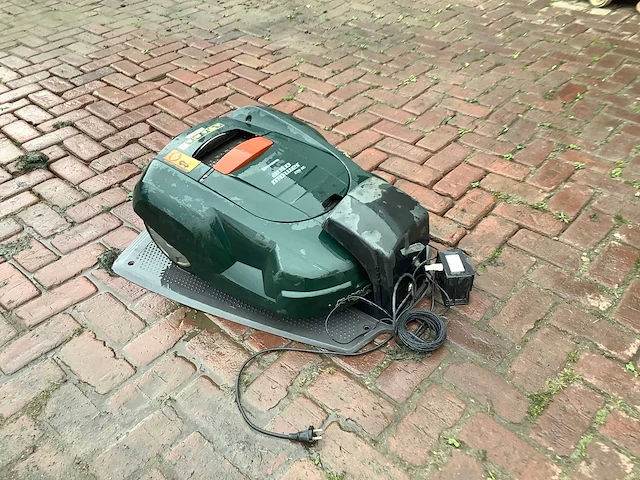 Husqvarna 220ac robotmaaier - afbeelding 1 van  3
