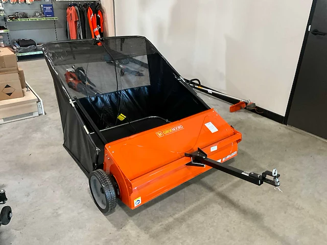 Husqvarna 44” high speed getrokken veegmachine - afbeelding 2 van  5