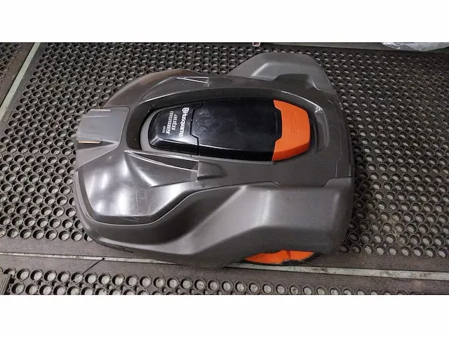 Husqvarna 450x robotmaaier - afbeelding 1 van  5