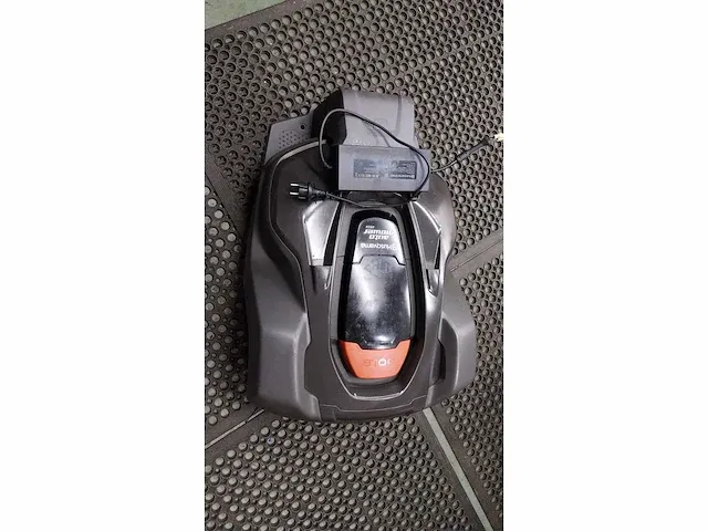 Husqvarna 450x robotmaaier - afbeelding 4 van  5
