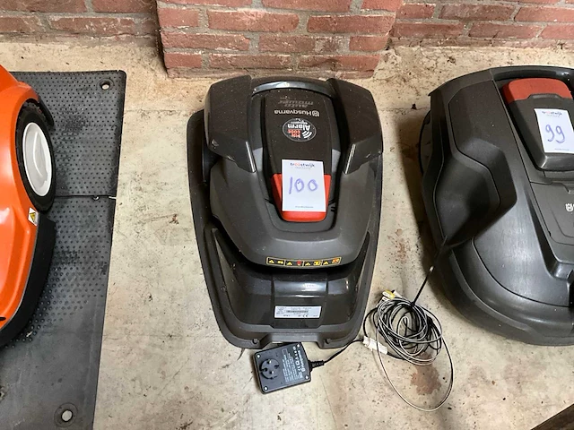 Husqvarna automower 105 robotmaaier - afbeelding 1 van  5