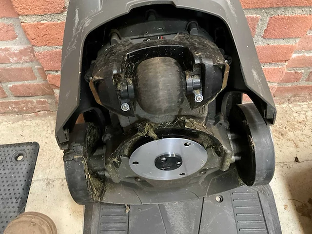 Husqvarna automower 105 robotmaaier - afbeelding 4 van  5