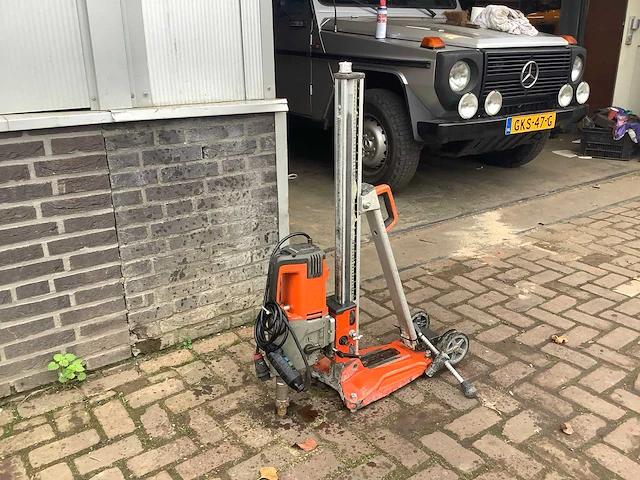 Husqvarna diamand boormachine met statief - afbeelding 1 van  6