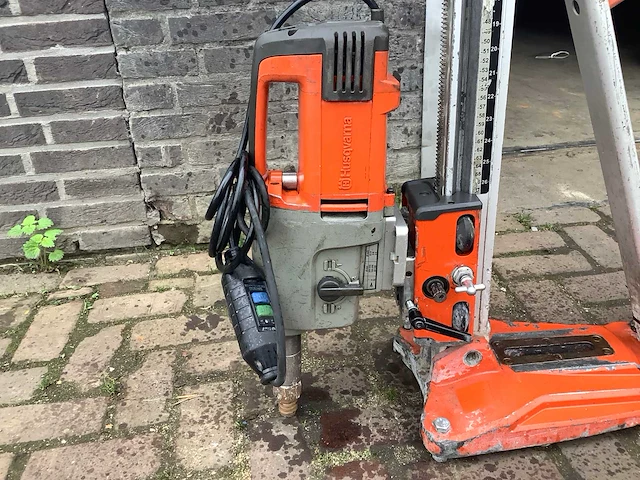 Husqvarna diamand boormachine met statief - afbeelding 3 van  6