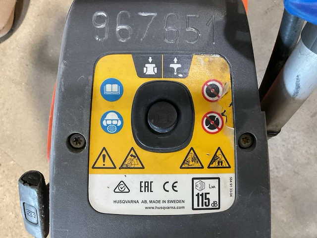 Husqvarna k970 bandenzaag + drukvat - afbeelding 3 van  4