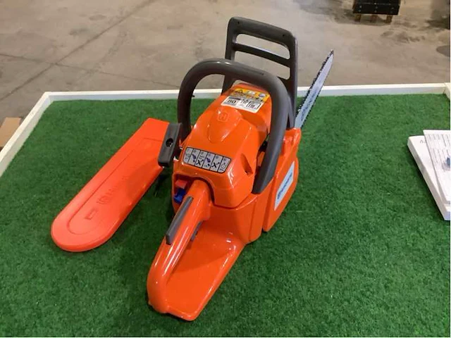 Husqvarna kettingzaag - afbeelding 7 van  8