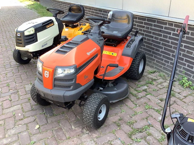 Husqvarna lt5 zitmaaier - afbeelding 1 van  5