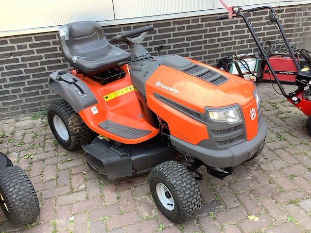 Husqvarna lt5 zitmaaier - afbeelding 2 van  5