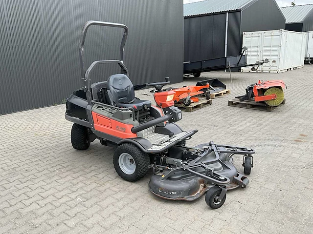 Husqvarna pt26d commercial 4x4 zitmaaier met aanbouwdelen - afbeelding 9 van  43