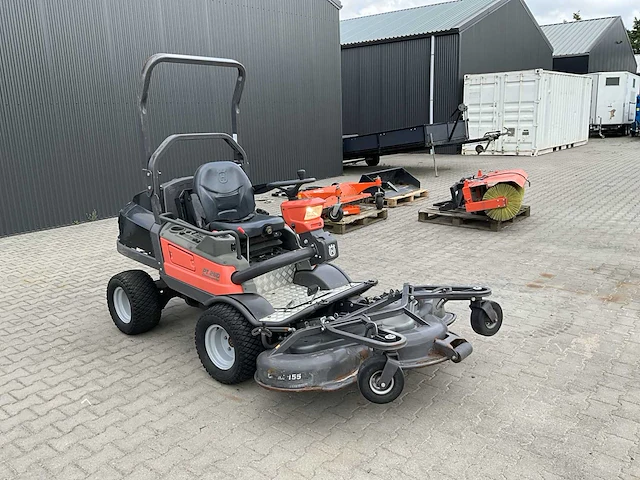 Husqvarna pt26d commercial 4x4 zitmaaier met aanbouwdelen - afbeelding 11 van  43