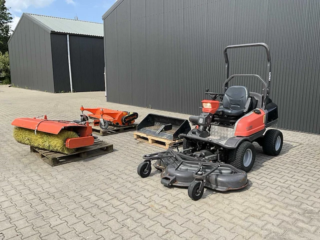 Husqvarna pt26d commercial 4x4 zitmaaier met aanbouwdelen - afbeelding 1 van  43
