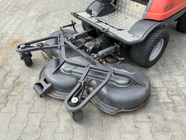 Husqvarna pt26d commercial 4x4 zitmaaier met aanbouwdelen - afbeelding 25 van  43