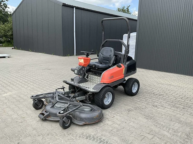 Husqvarna pt26d commercial 4x4 zitmaaier met aanbouwdelen - afbeelding 23 van  43