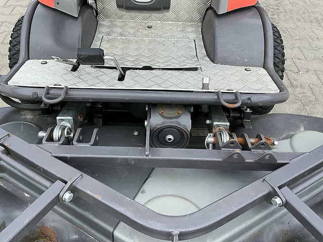 Husqvarna pt26d commercial 4x4 zitmaaier met aanbouwdelen - afbeelding 38 van  43