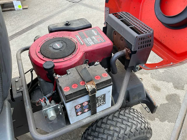 Husqvarna rider 13 zitmaaier - afbeelding 8 van  9