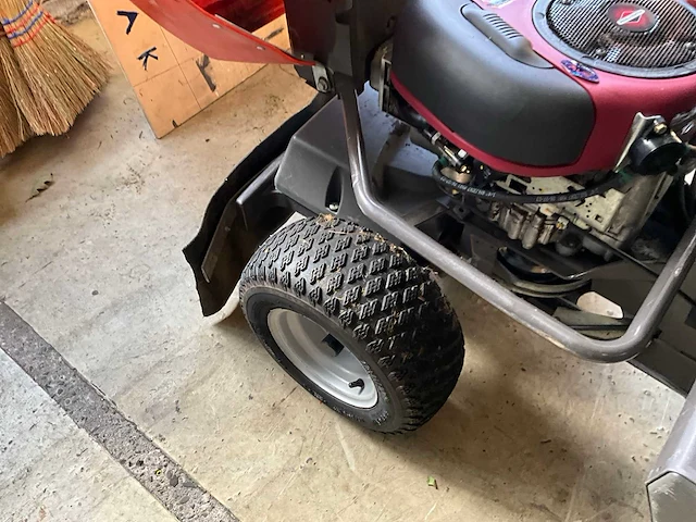 Husqvarna rider 16 zitmaaier - afbeelding 4 van  13