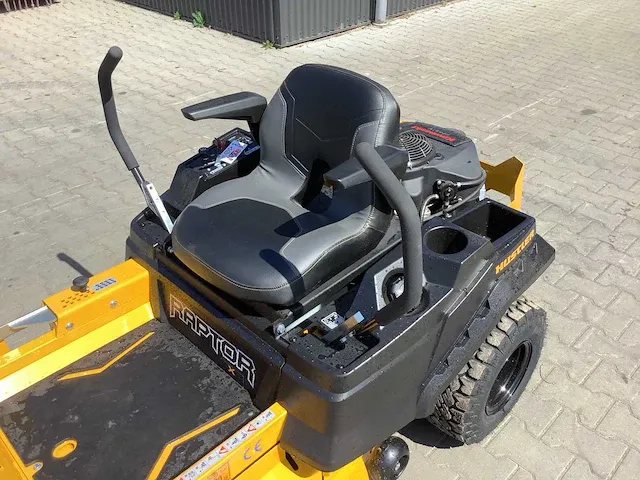 Hustler raptor 42x / 940494ce v-twin zero turn gazonmaaier - afbeelding 12 van  17