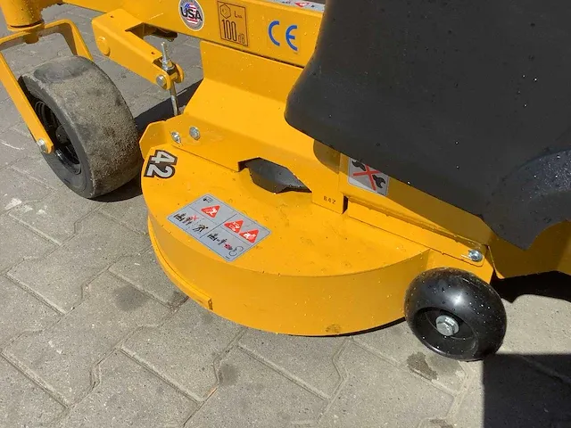 Hustler raptor 42x / 940494ce v-twin zero turn gazonmaaier - afbeelding 15 van  17