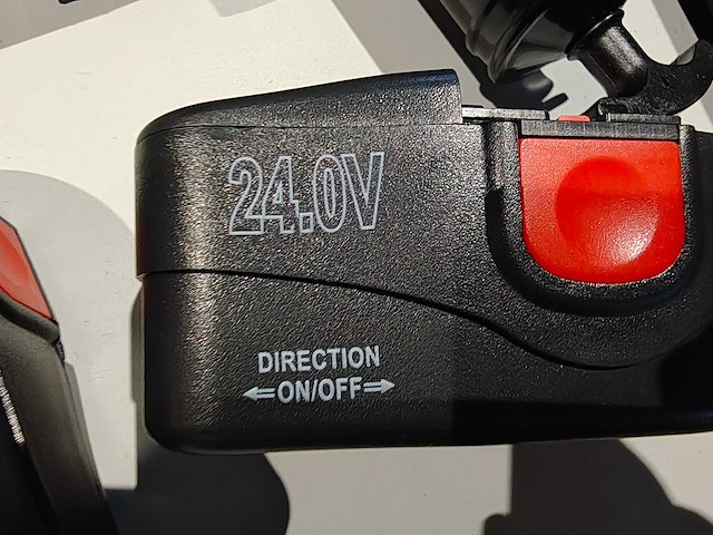 Huttenberg - 2025 - 24 volt - accu vetspuit - afbeelding 4 van  14
