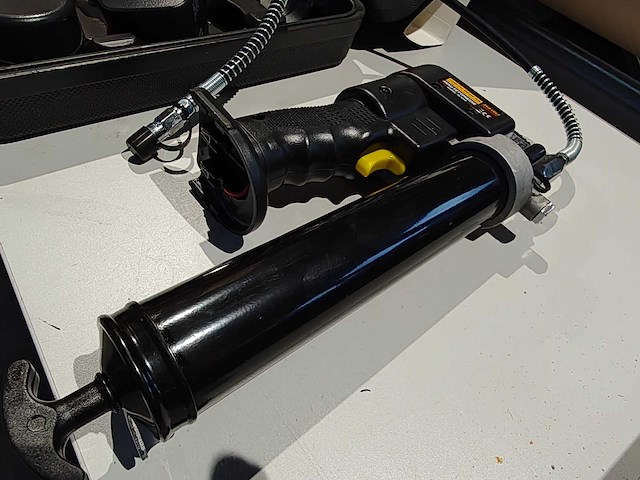 Huttenberg - 2025 - 24 volt - accu vetspuit - afbeelding 12 van  14