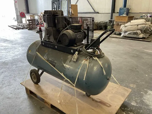 Huvema ab300-650 luchtcompressor - afbeelding 2 van  8