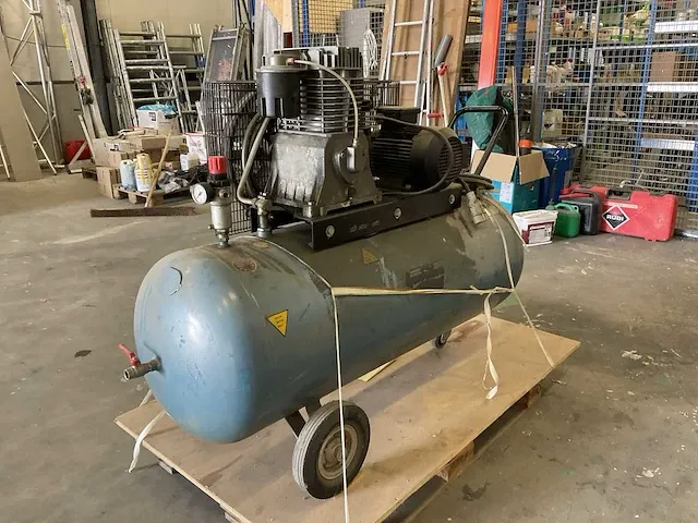Huvema ab300-650 luchtcompressor - afbeelding 3 van  8
