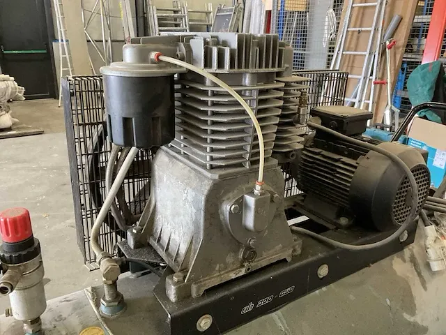 Huvema ab300-650 luchtcompressor - afbeelding 5 van  8