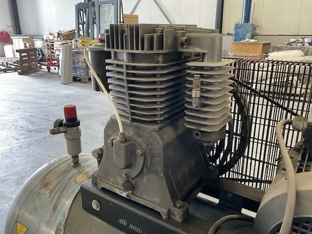 Huvema ab300-650 luchtcompressor - afbeelding 6 van  8