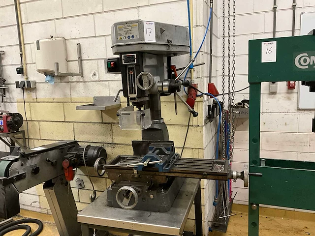 Huvema hu 30 md tafelboormachine - afbeelding 1 van  8