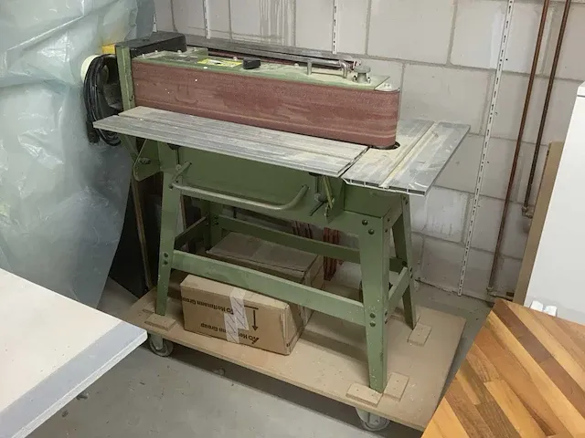 Huvema hu2000rd bandschuurmachine - afbeelding 1 van  2